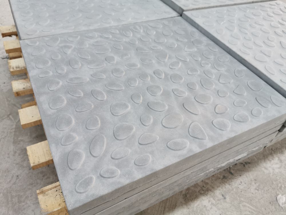 公汽壓垮電纜溝蓋板 