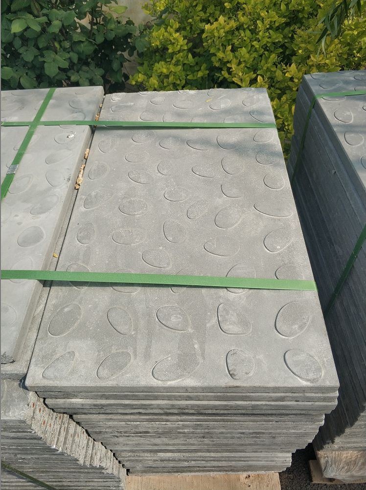 電纜溝蓋板的基層處理 