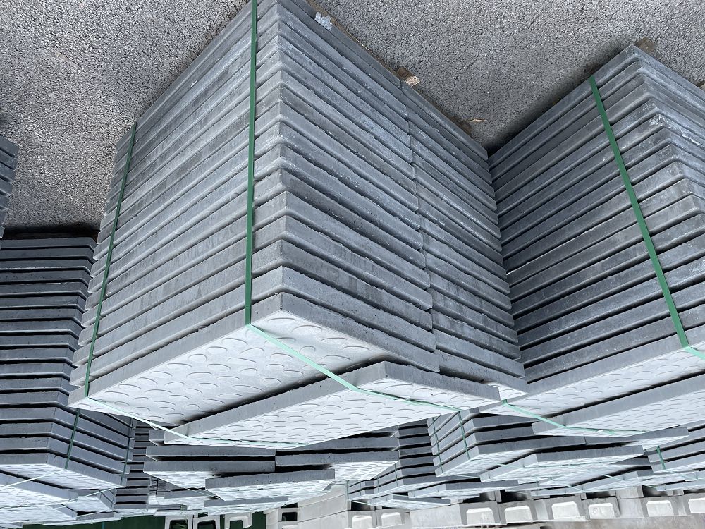 高鐵電纜溝蓋板的建設(shè)  